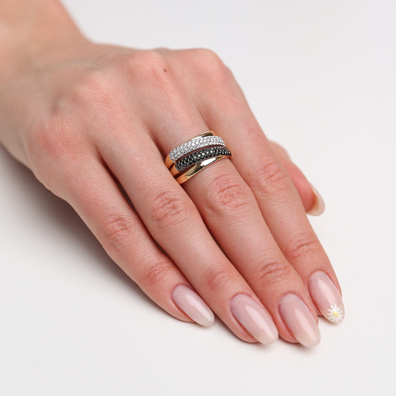 Goldring mit 585 breiten weißen und schwarzen Diamanten von 0,80 ct