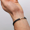 Herrenarmband 585 aus Gold mit Plakette und Gravur an einer Kordel