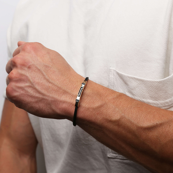 Herrenarmband 585 aus Gold mit Plakette und Gravur an einer Kordel