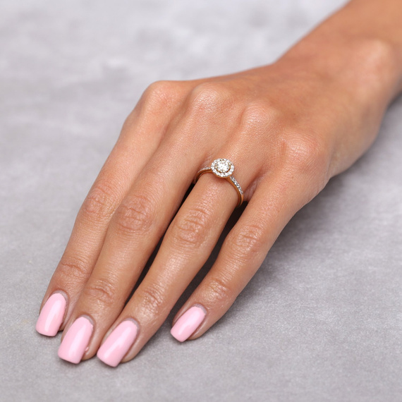 Verlobungsring aus Gold mit 0,62 Karat Diamanten