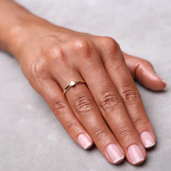 Verlobungsring aus Gold mit 0,01 Karat Diamant
