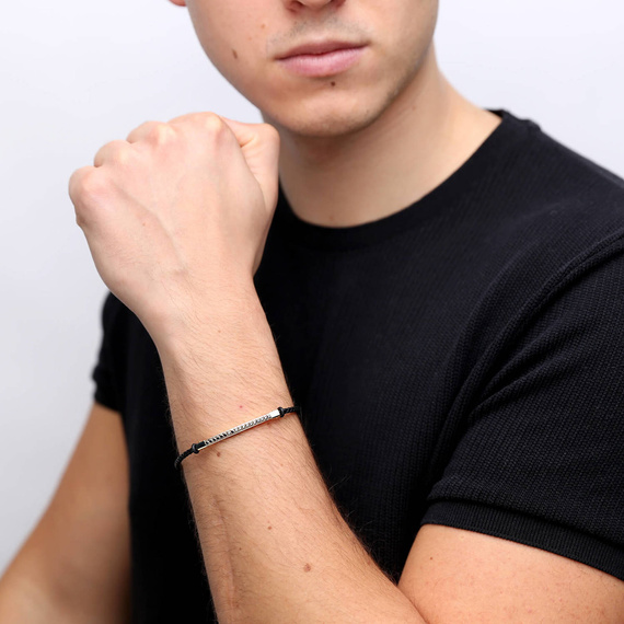 Herrenarmband Gold 585 Messing schwarzer Zirkonia mit Gravur auf schwarzer Kordel 21 cm