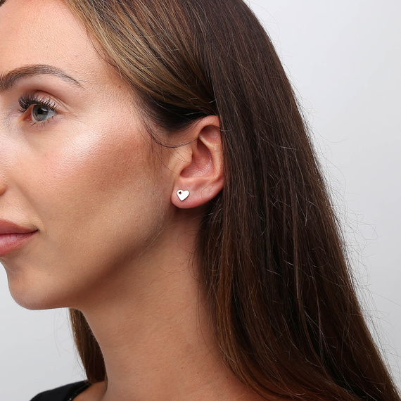 Gold 585 kleine Federohrringe an einem Pfosten