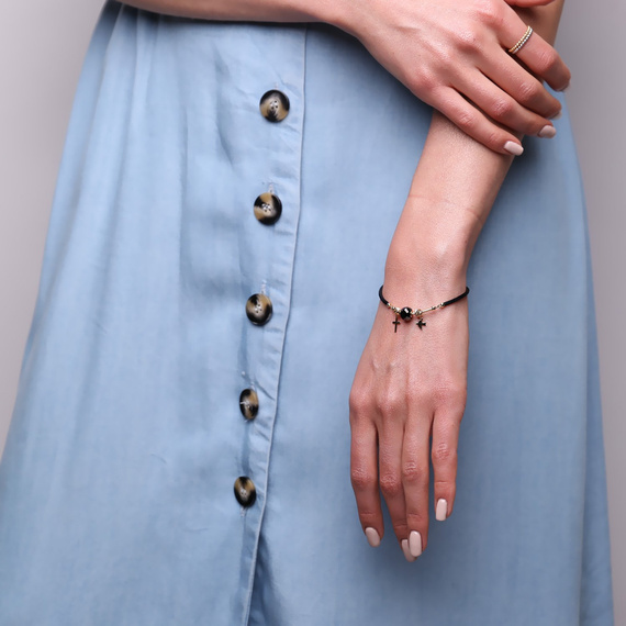 Goldarmband auf schwarzer Schnur Kreuz und Schwalbe