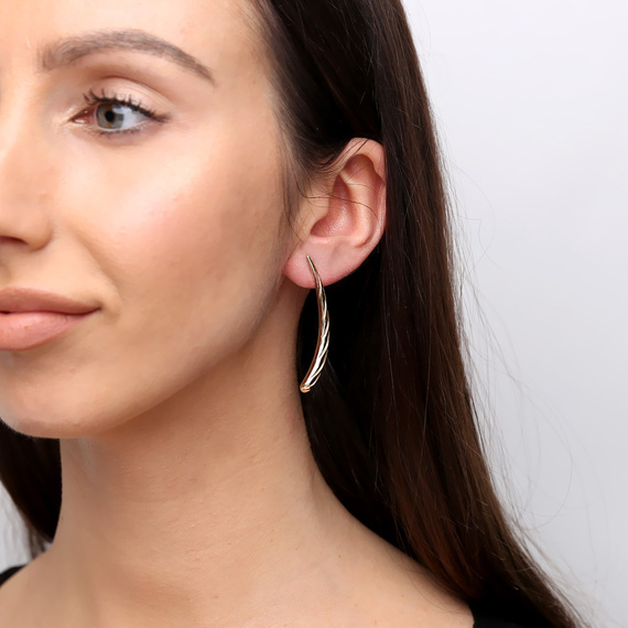 Goldfarbene Hornohrringe 585 große Anstecknadeln