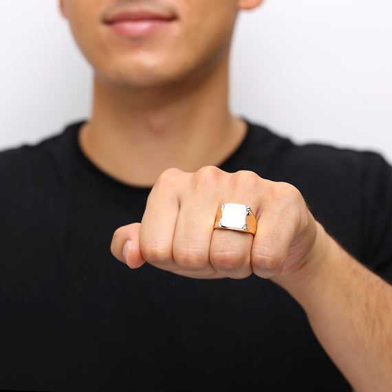 Großer quadratischer Siegelring für Herren aus Gold 585 satiniert