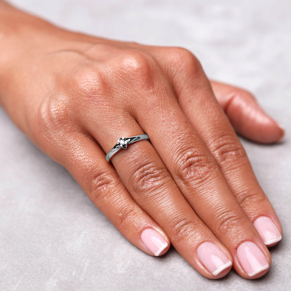 Gold Verlobungsring mit Diamant Weißgold 0,10 ct