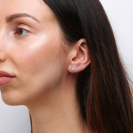 Gold 585 kleine Federohrringe an einem Pfosten