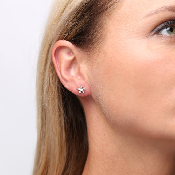 Goldene Blumenohrringe mit Zirkonen an einem 585 Persephone-Stift