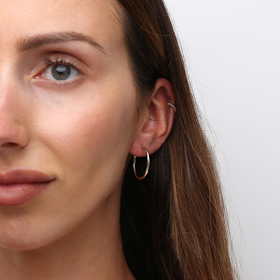 Goldene Ohrringe 585 Kreolen 23 mm mit spiralförmiger Drehung