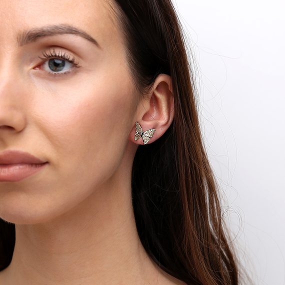 Gold 585 durchbrochene Schmetterlingsohrringe an einem Pfosten