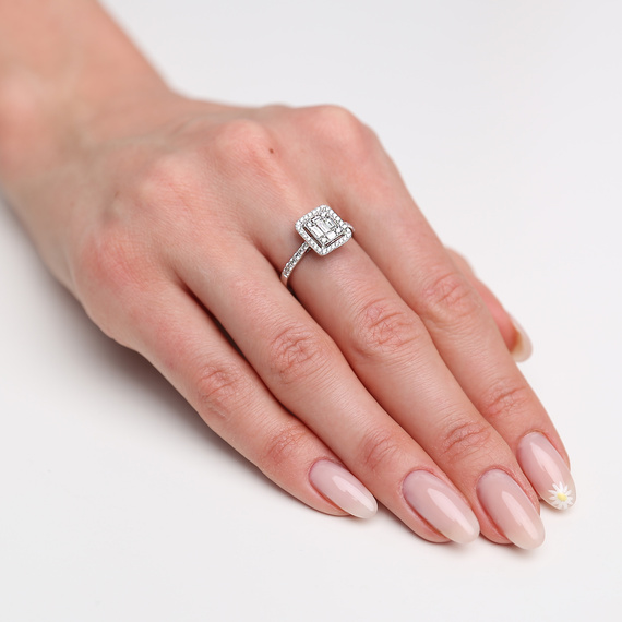 Verlobungsring aus Gold mit Diamanten 0,67 Karat Weißgold