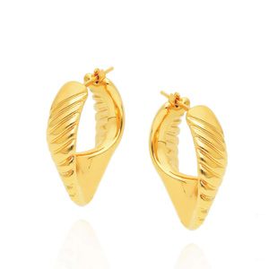 Goldene Ohrringe große Kreise Muscheln 585 gedreht oval facettiert mit Verschluss