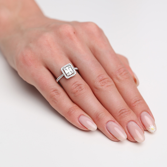 Verlobungsring aus Gold mit Diamanten 0,67 Karat Weißgold