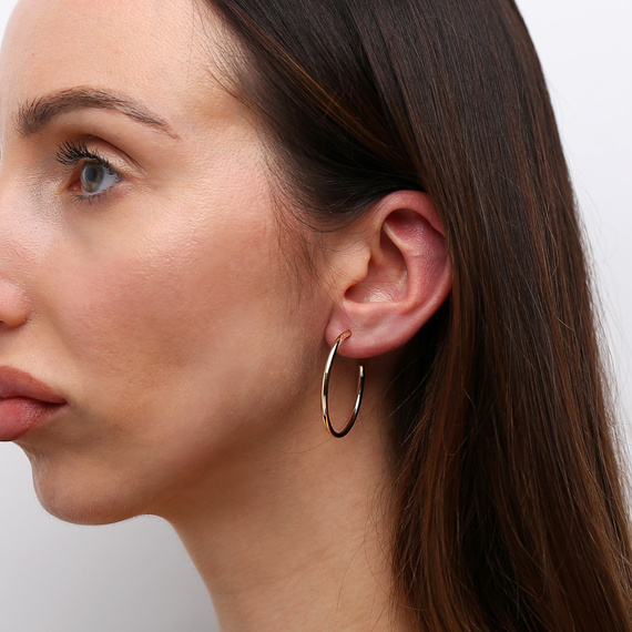 Gold 585 schlichte ovale Ohrringe auf einem 4 cm langen Stift